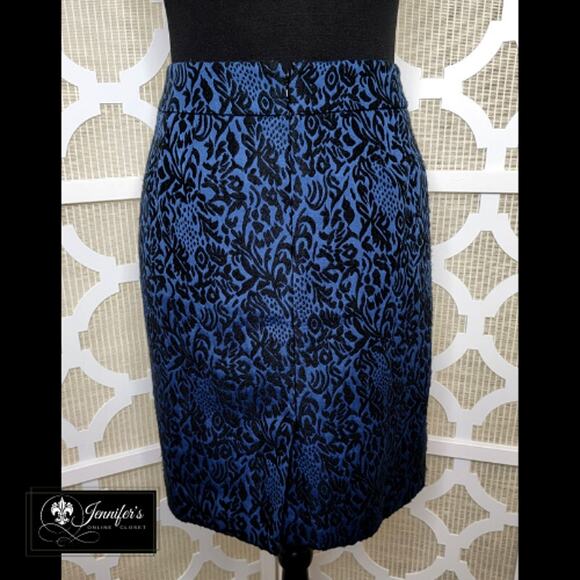 Ann Taylor Petite Black and Blue Damask Pencil Skirt Size 8P - Picture 3 of 9